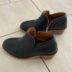 Xena gravity black leather shoes